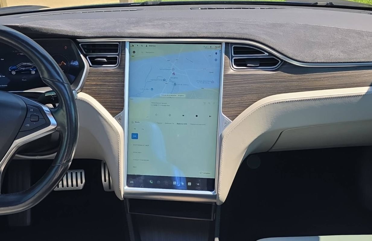 Tesla Model S - Photo 24