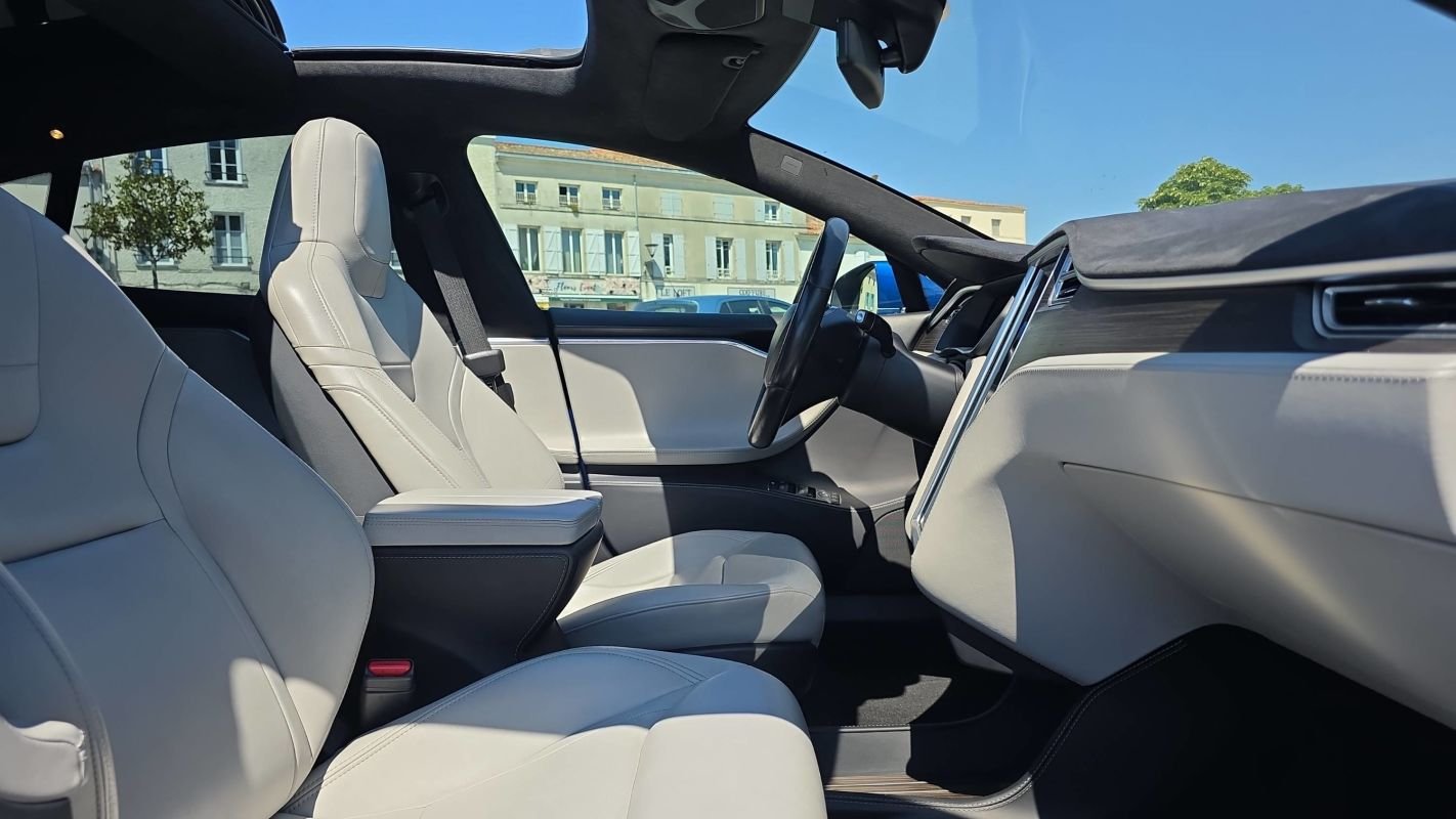 Tesla Model S - Photo 26
