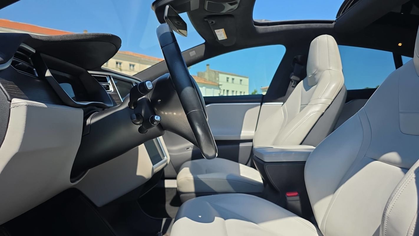 Tesla Model S - Photo 28