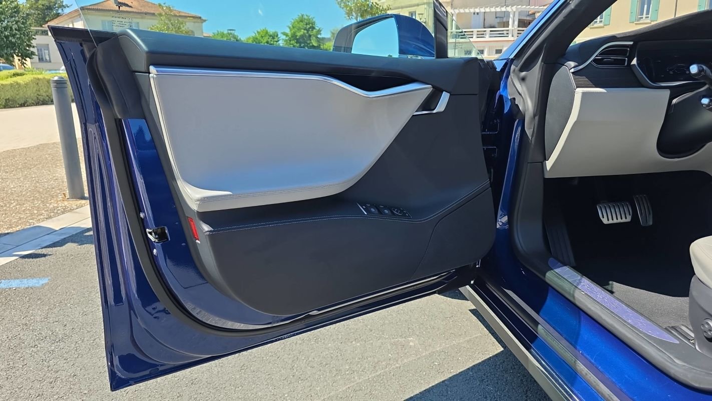 Tesla Model S - Photo 7