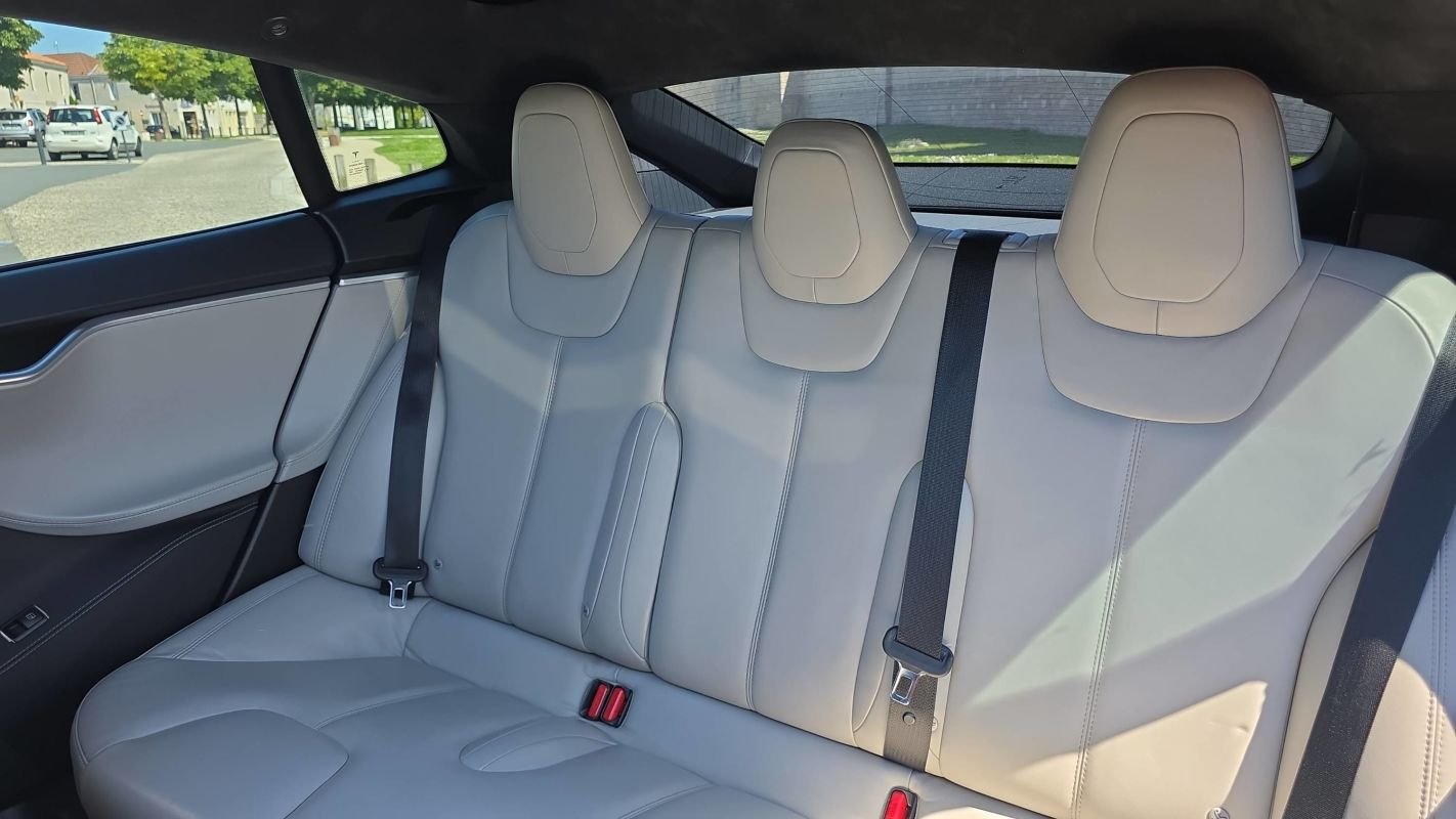 Tesla Model S - Photo 9