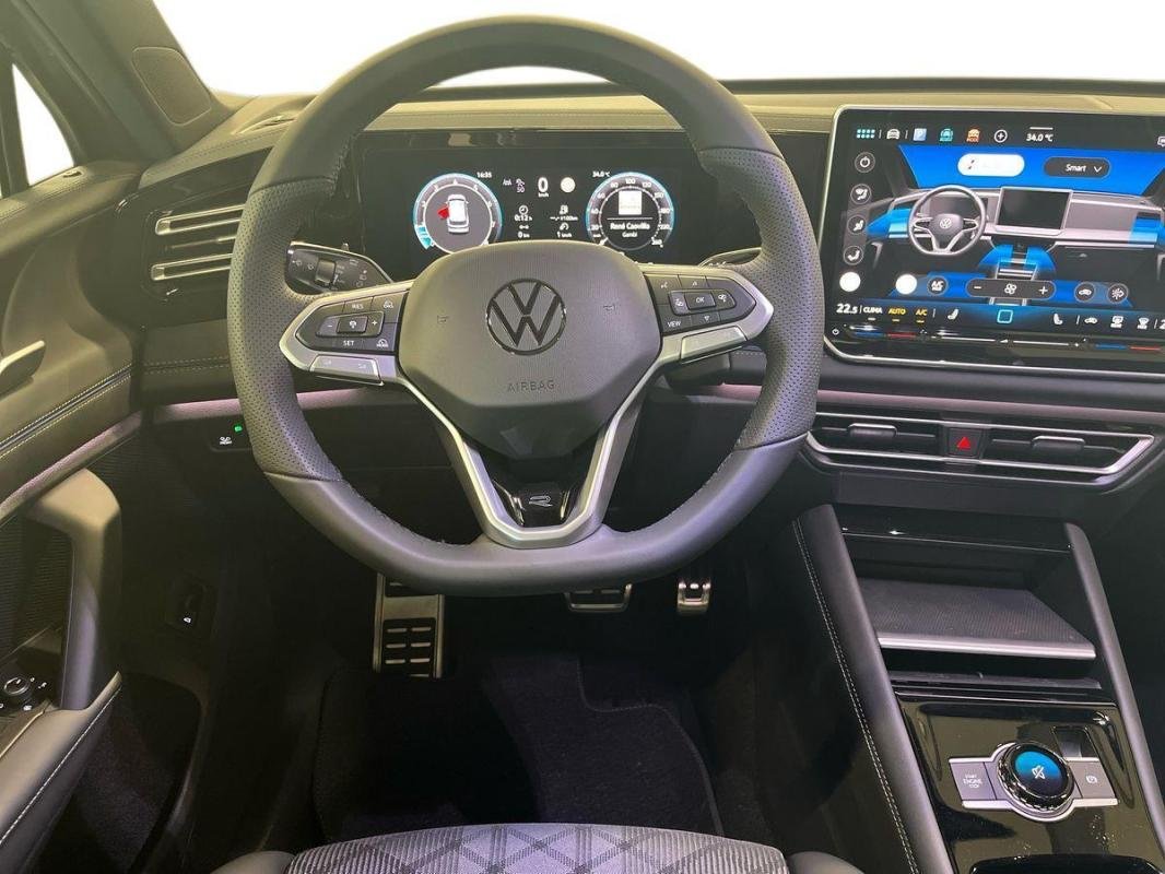 Volkswagen Tiguan - Photo 24