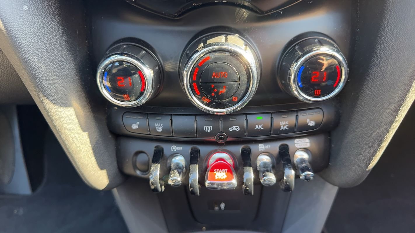 Mini Cabrio - Photo 13