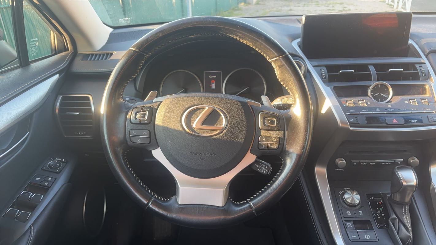 Lexus NX 300h - Photo 23