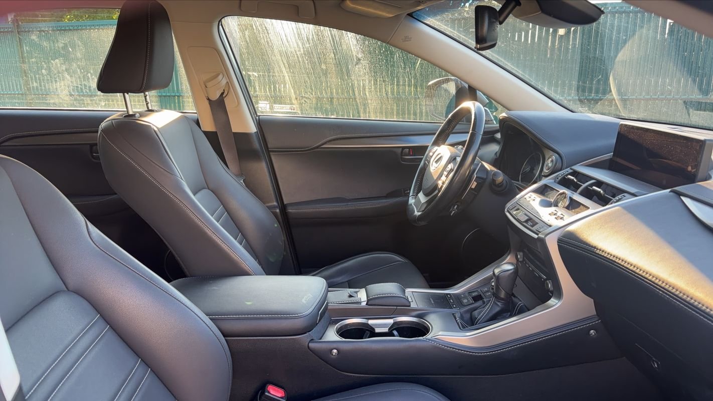 Lexus NX 300h - Photo 27
