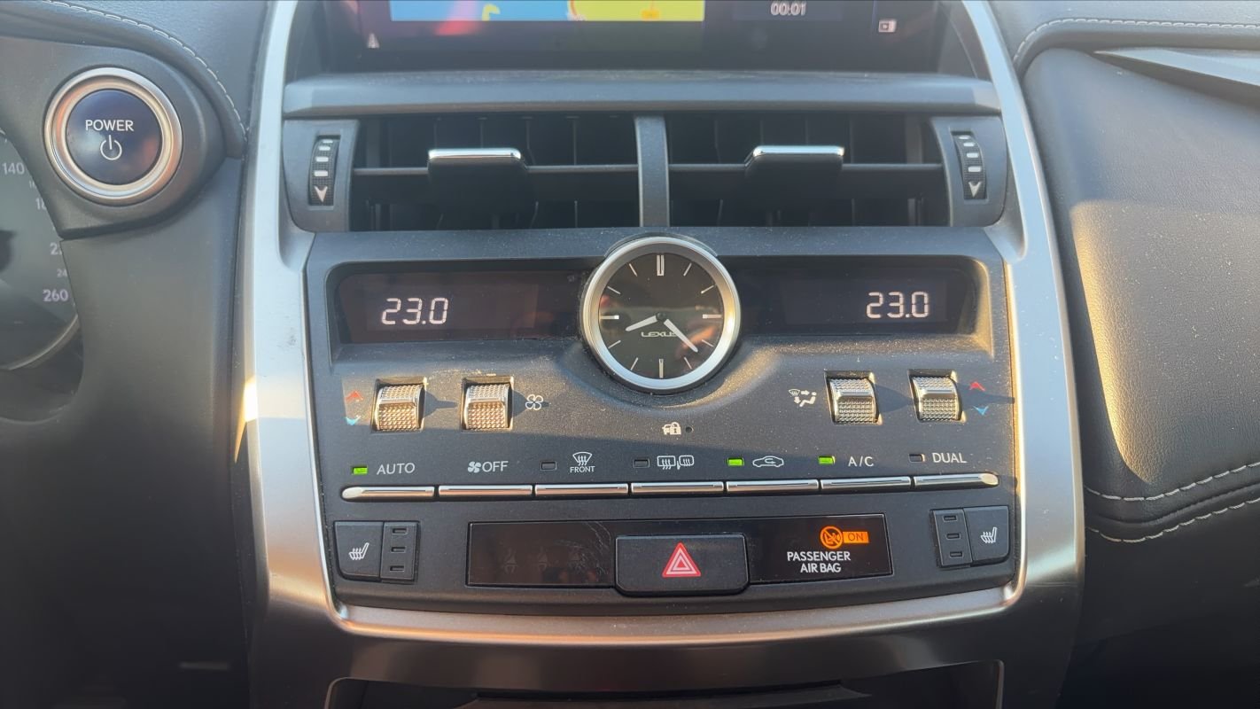 Lexus NX 300h - Photo 29