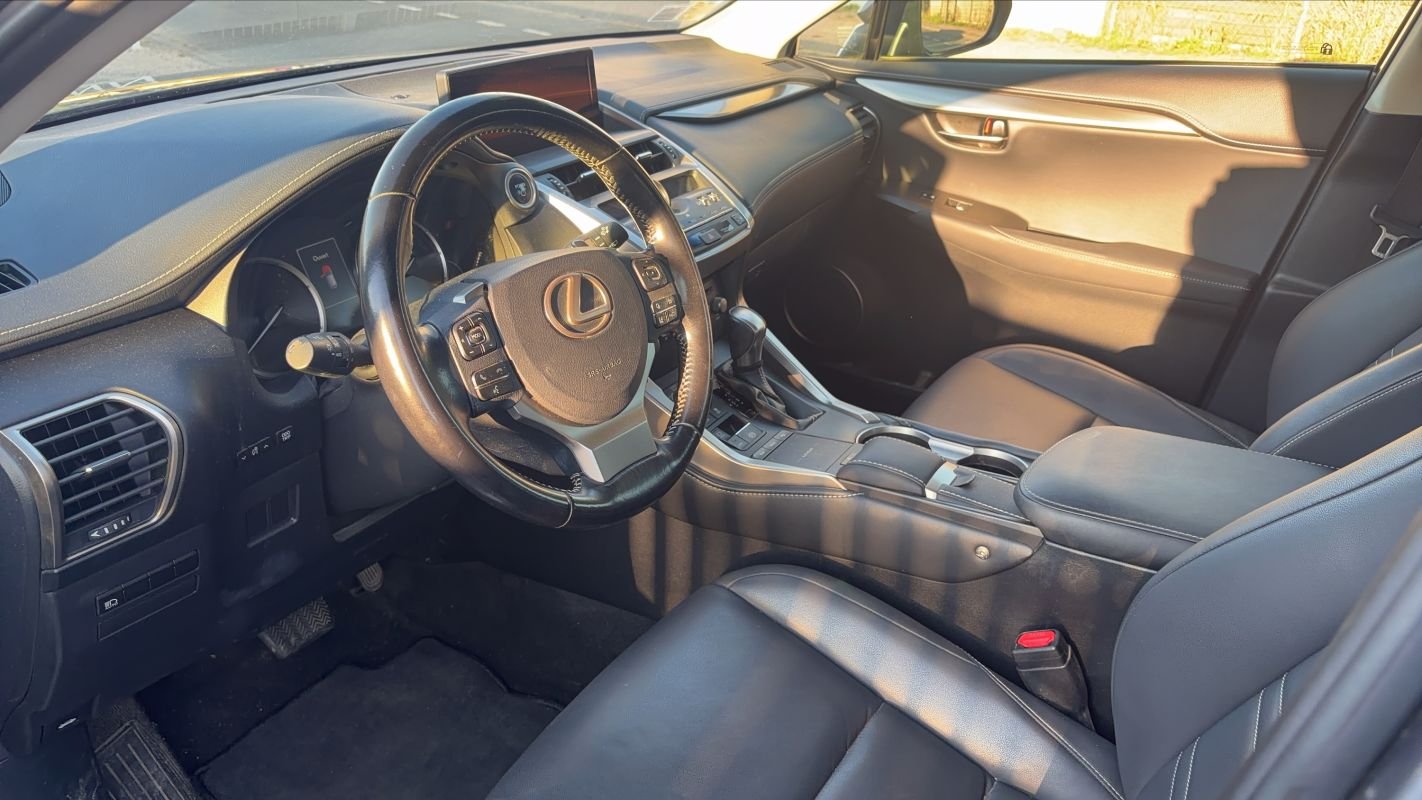 Lexus NX 300h - Photo 8