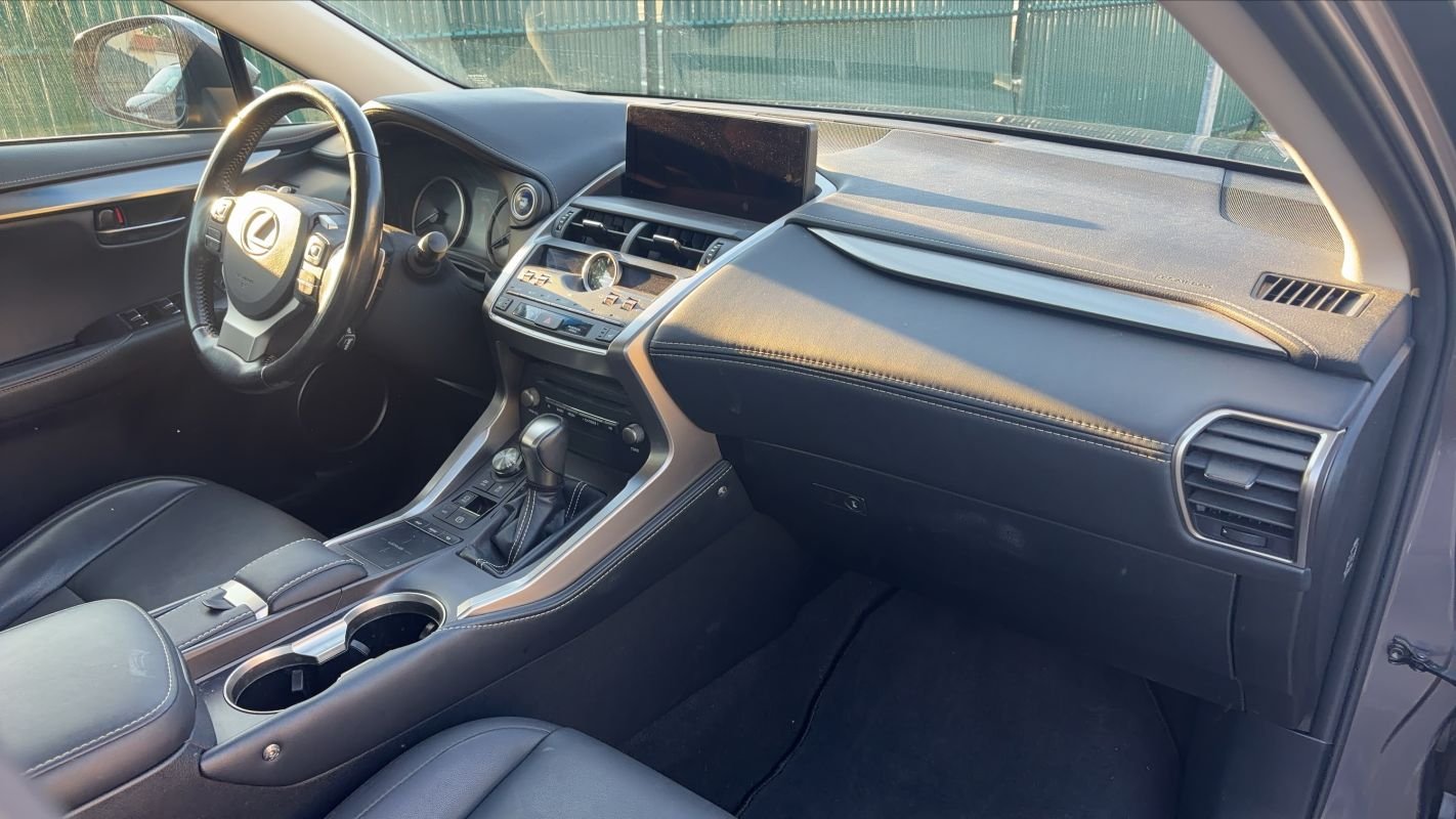 Lexus NX 300h - Photo 10
