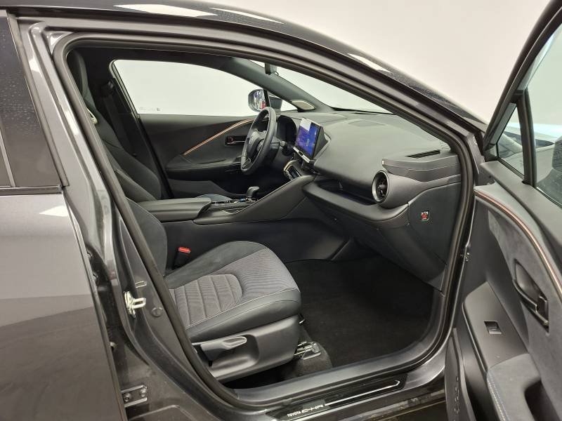 Toyota C-HR - Photo 11