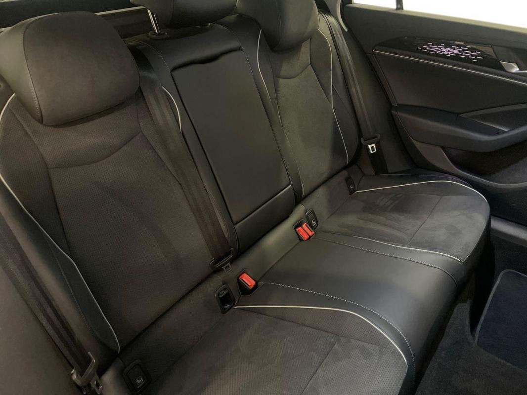 Volkswagen Passat - Photo 23