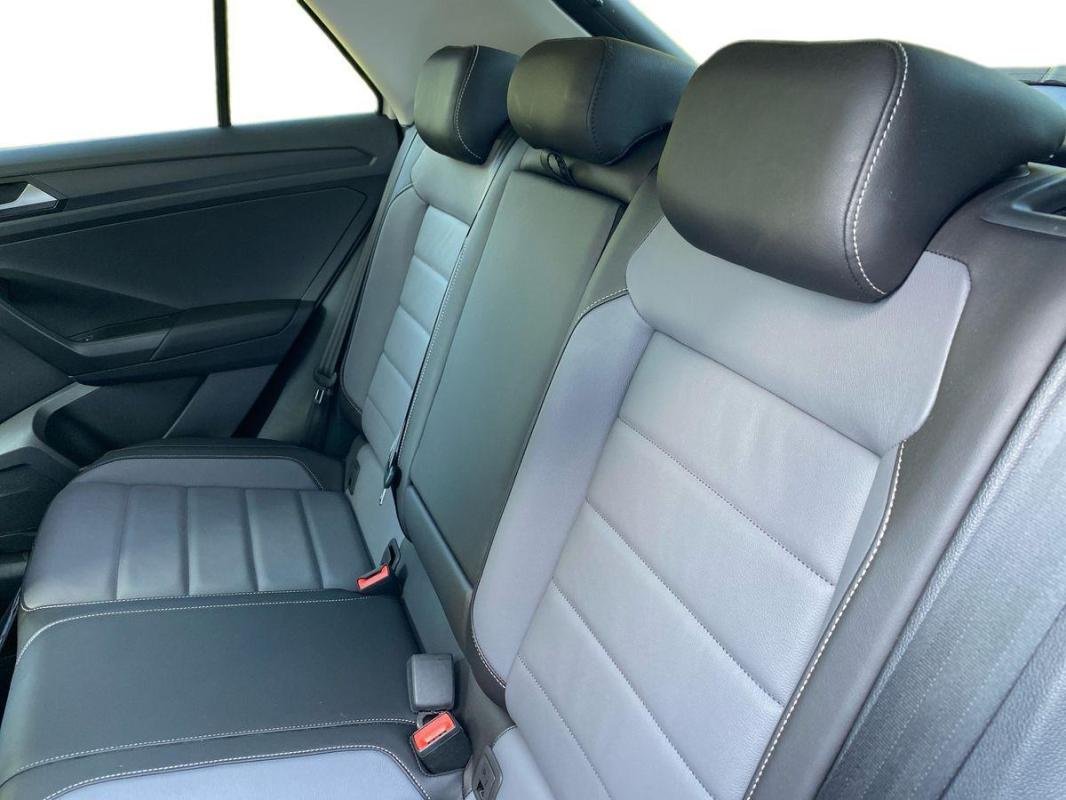 Volkswagen T-Roc - Photo 23