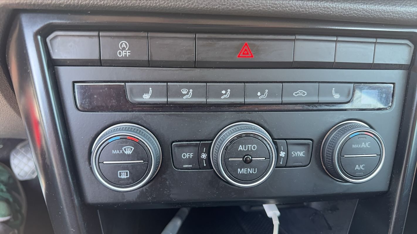 Volkswagen T-Roc - Photo 13