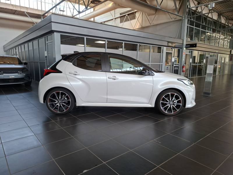 Toyota Yaris - Photo 6