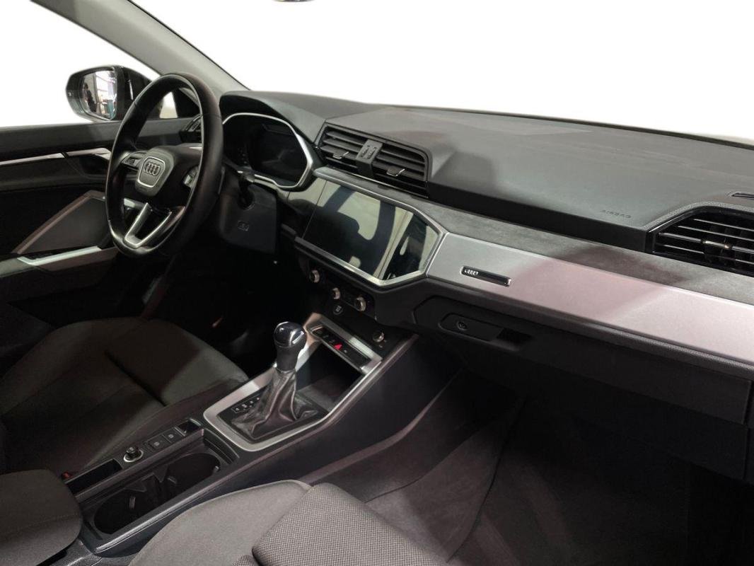 Audi Q3 - Photo 11