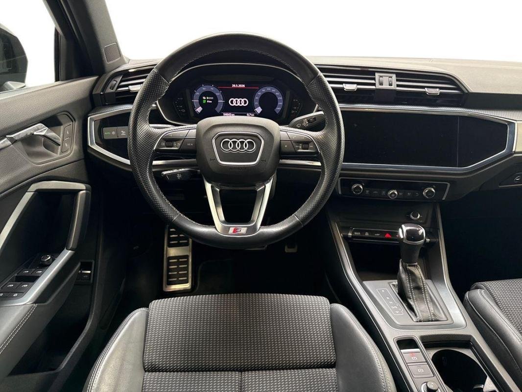 Audi Q3 - Photo 24