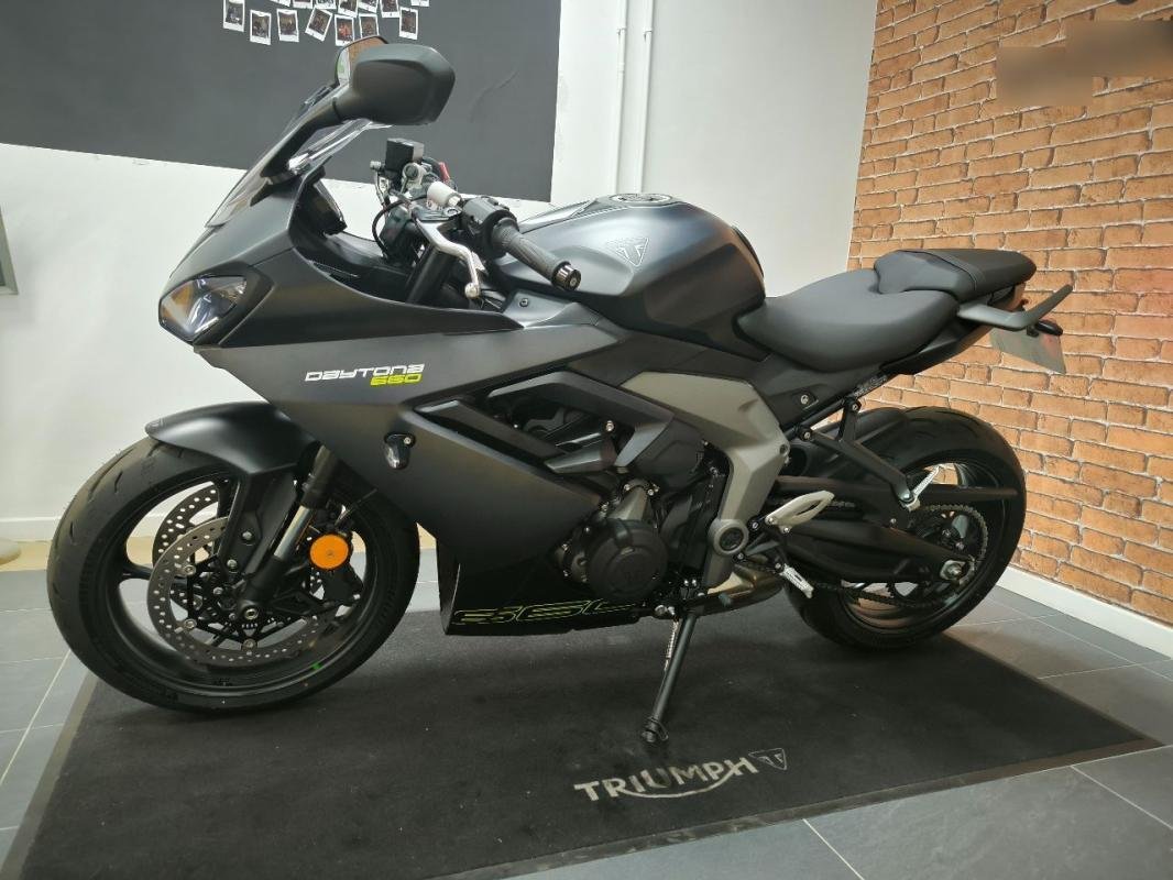 Triumph Daytona - Photo 4