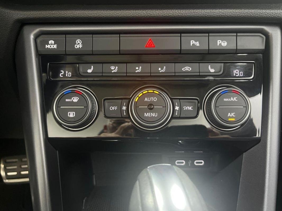 Volkswagen T-Roc - Photo 11