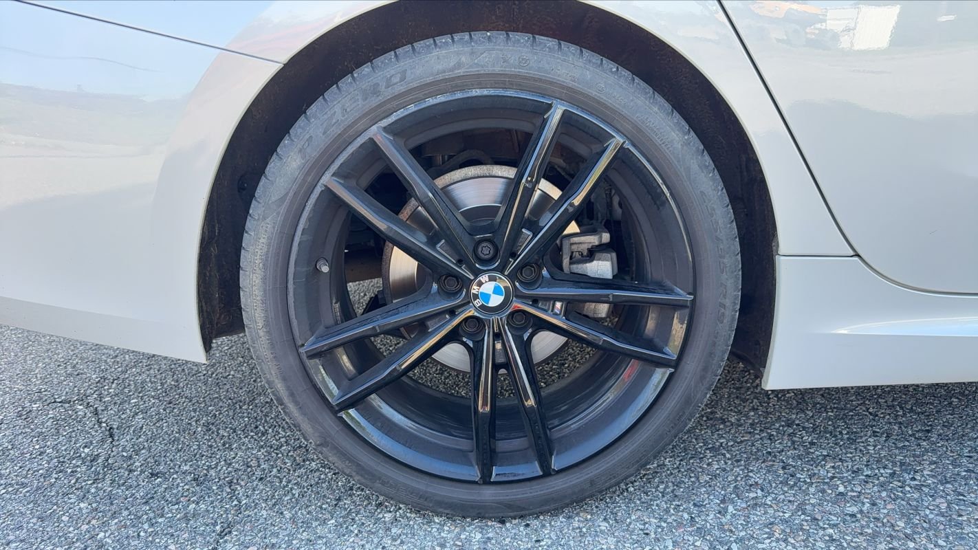 BMW Série 3 - Photo 16