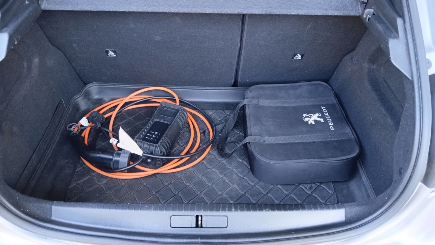 Peugeot E-208 - Photo 14