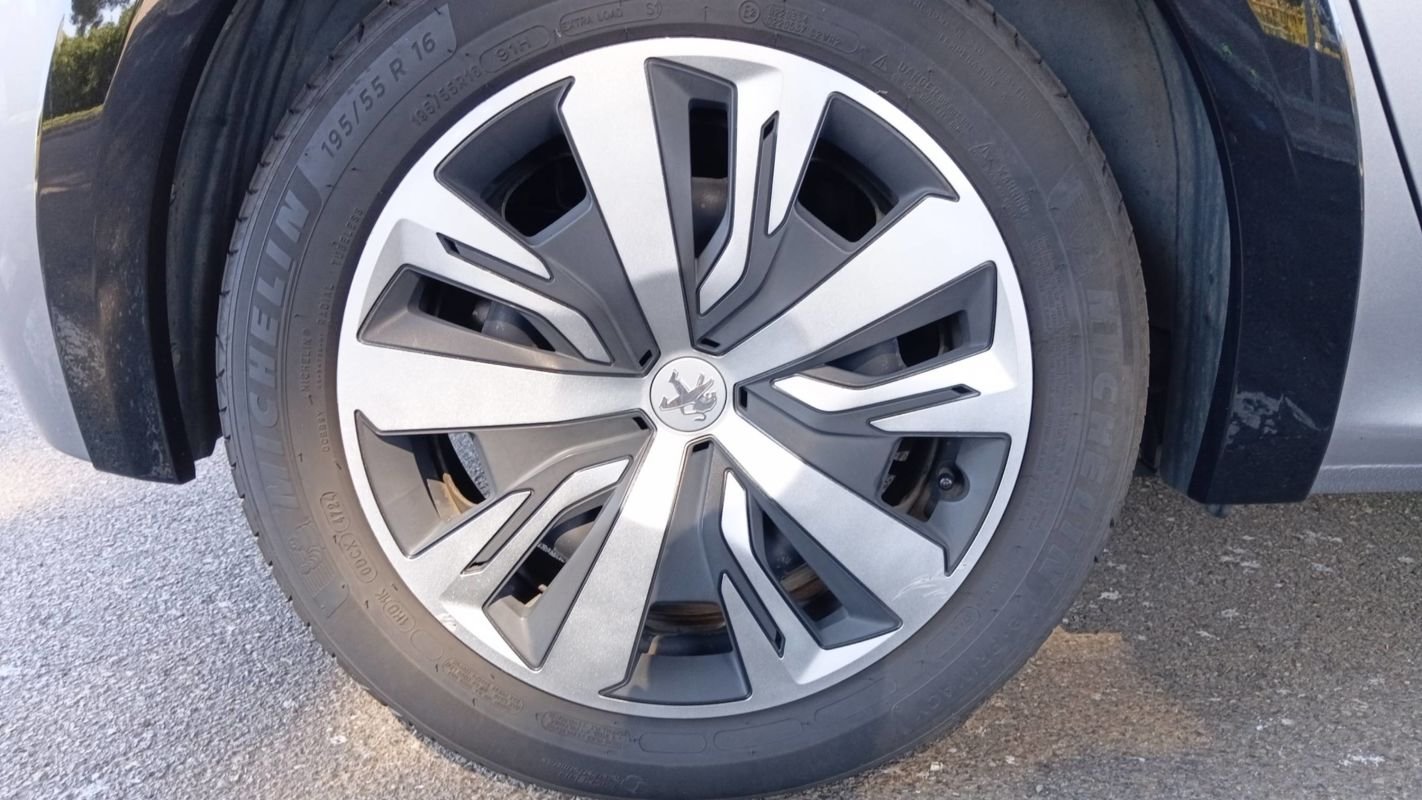 Peugeot E-208 - Photo 16