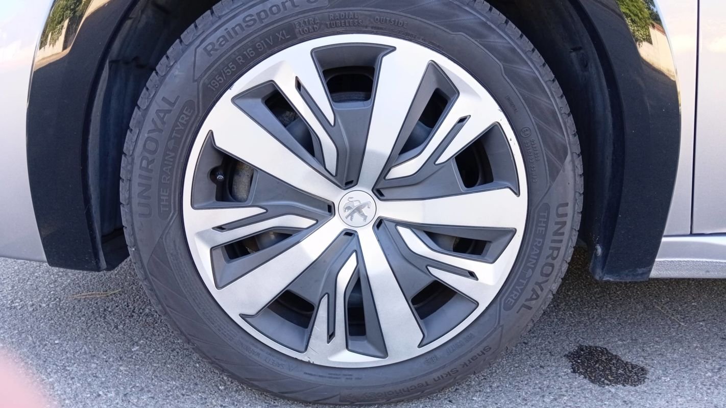 Peugeot E-208 - Photo 18