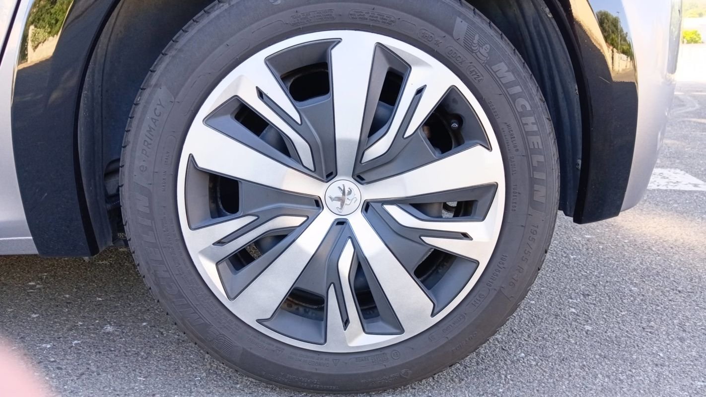 Peugeot E-208 - Photo 19
