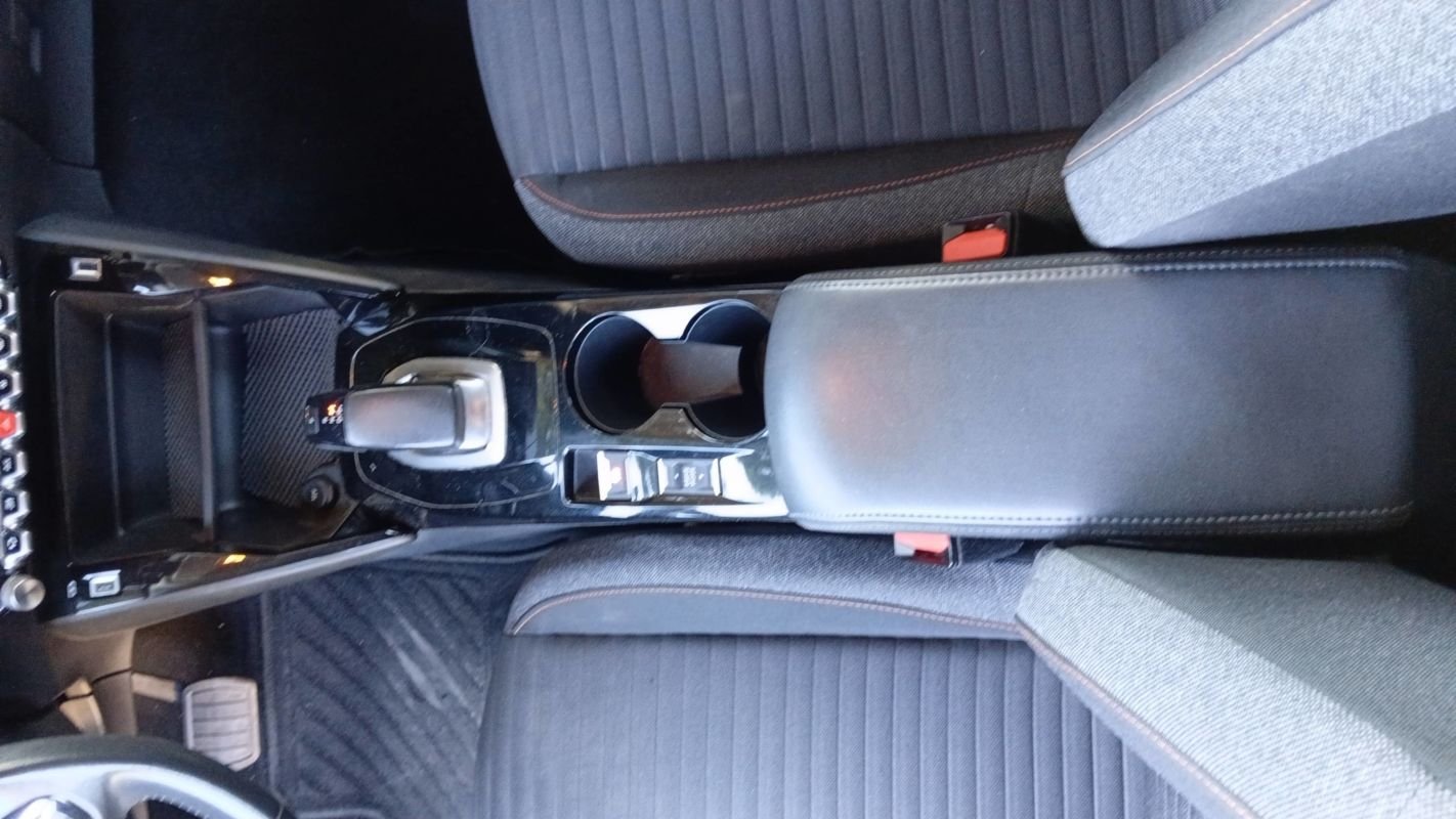Peugeot E-208 - Photo 26