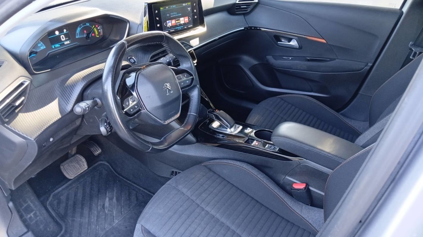 Peugeot E-208 - Photo 8