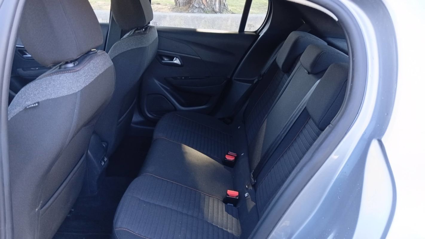 Peugeot E-208 - Photo 9