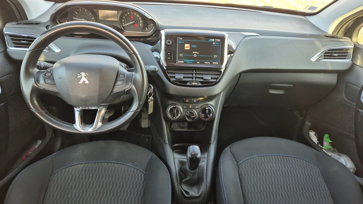 Peugeot 208 - Photo 11