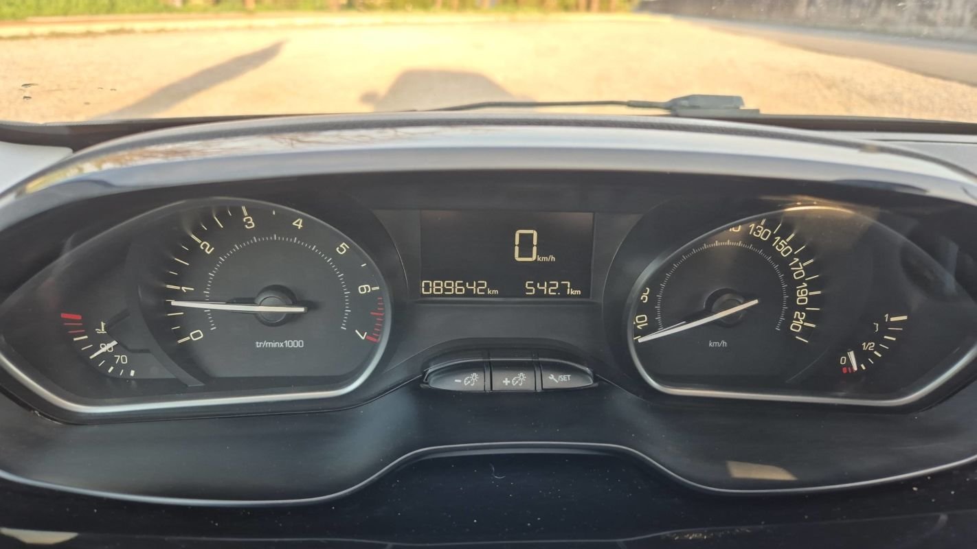 Peugeot 208 - Photo 12