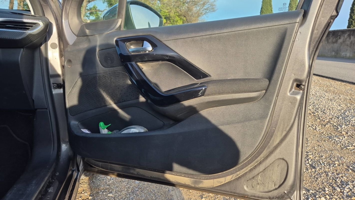 Peugeot 208 - Photo 22