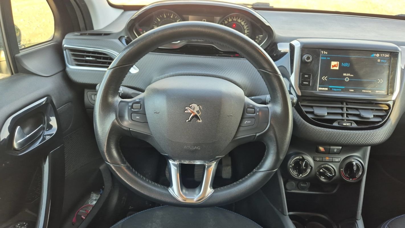 Peugeot 208 - Photo 24
