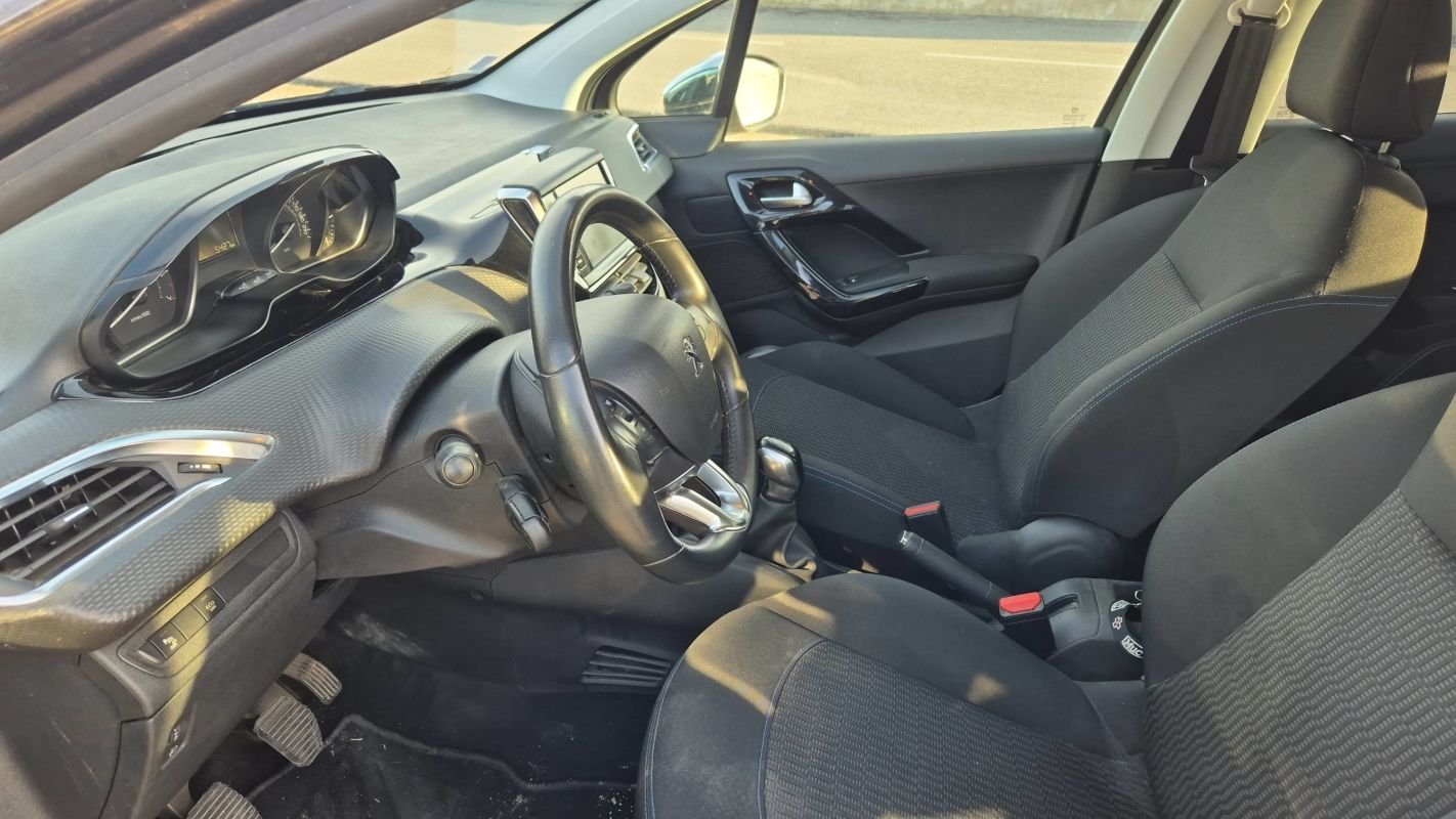 Peugeot 208 - Photo 25