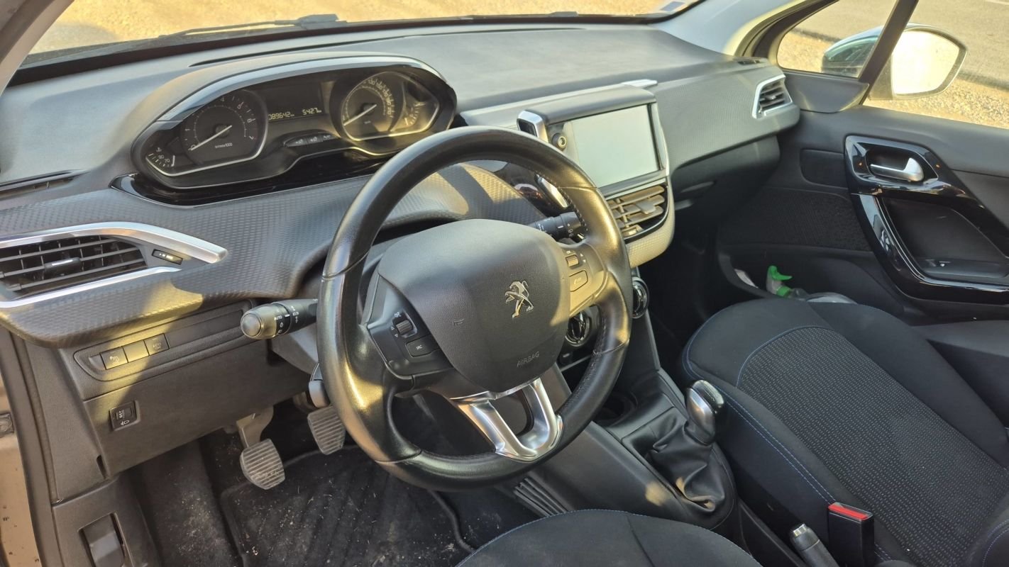 Peugeot 208 - Photo 8