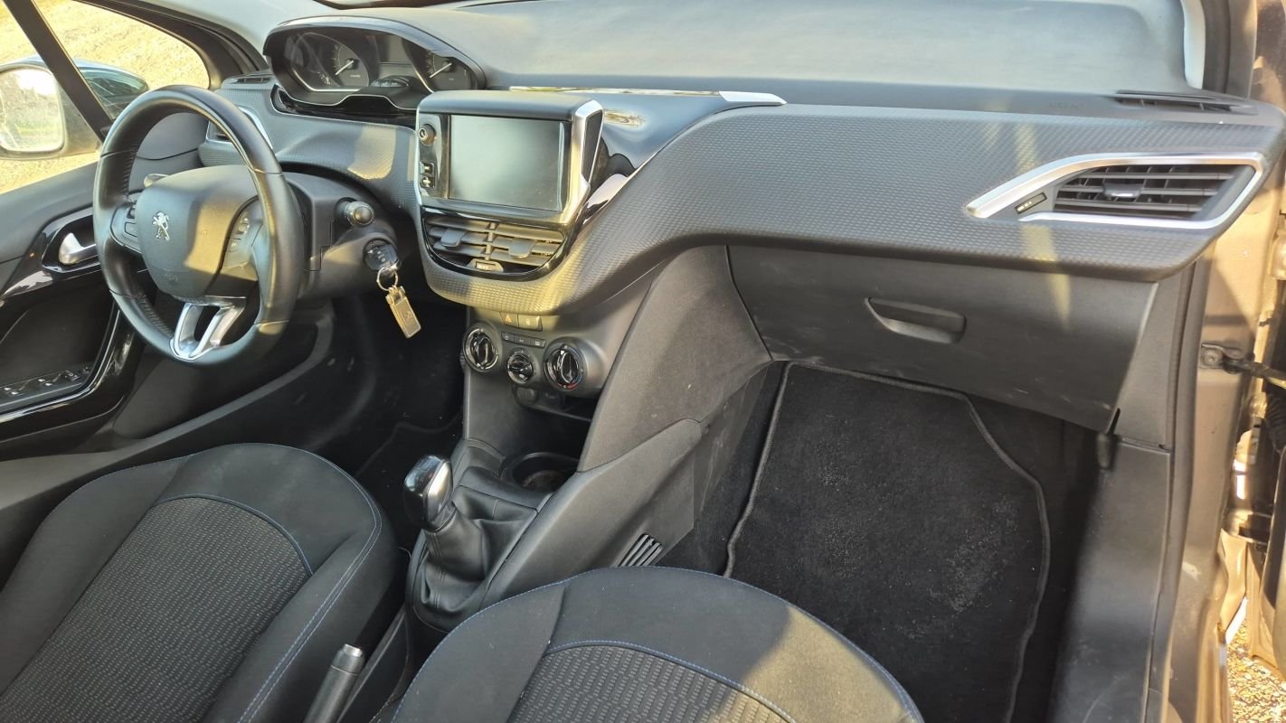 Peugeot 208 - Photo 10