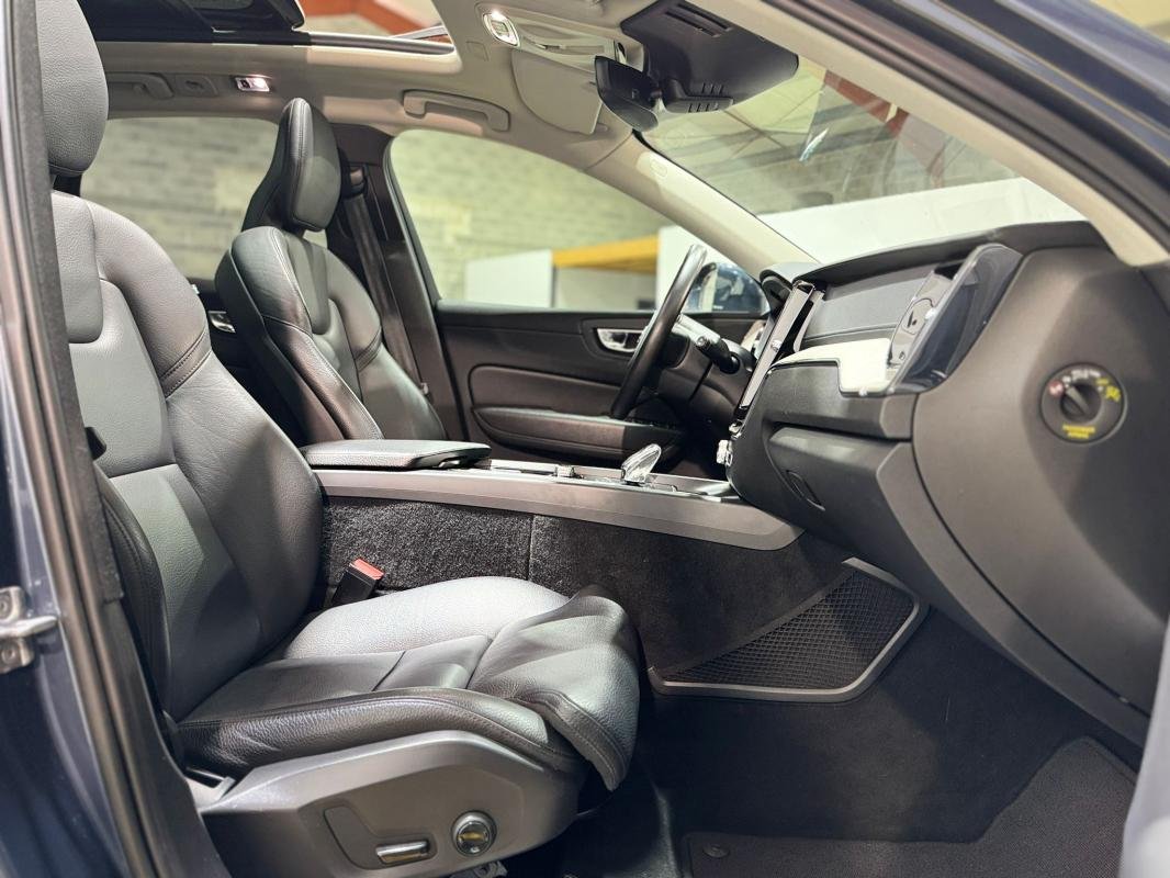 Volvo XC60 - Photo 11