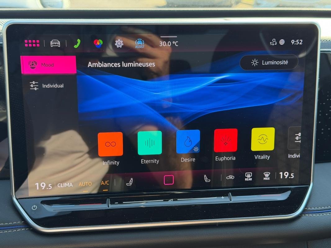 Volkswagen Tiguan - Photo 22