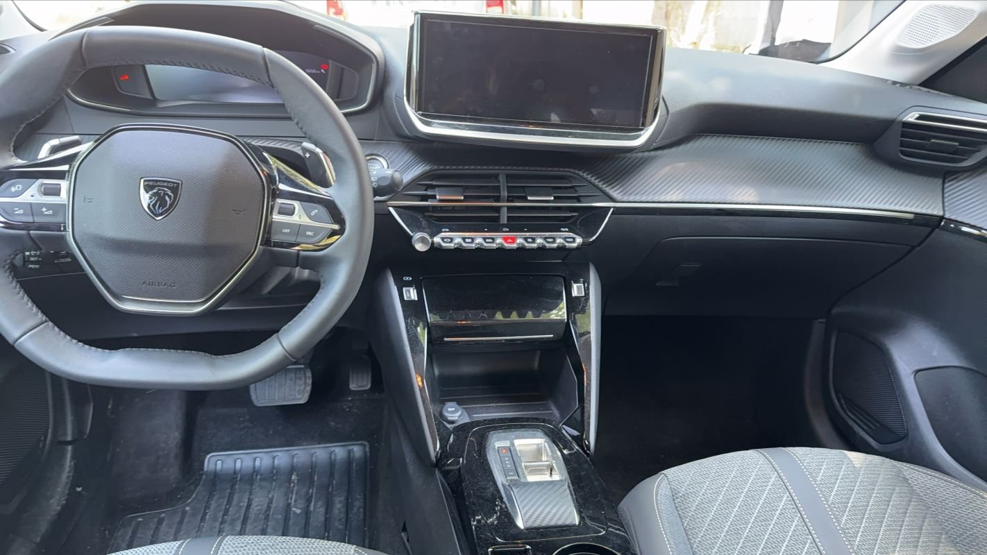 Peugeot 208 - Photo 11