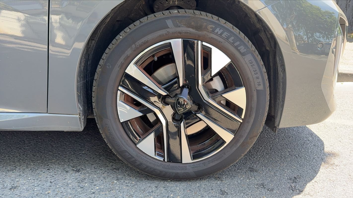 Peugeot 208 - Photo 17