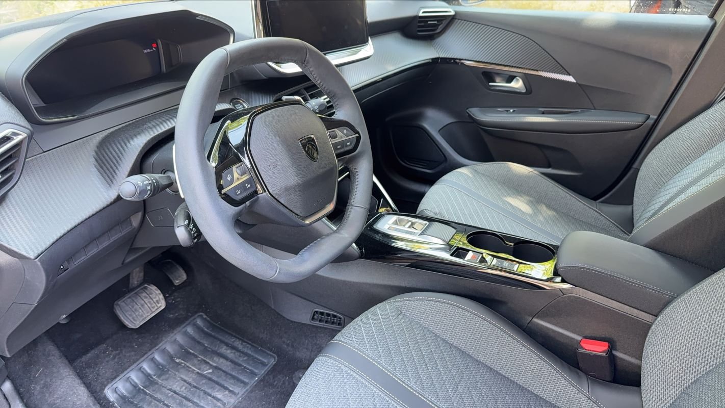 Peugeot 208 - Photo 8