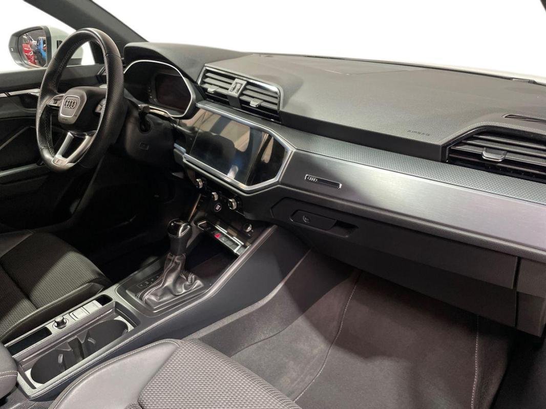 Audi Q3 - Photo 13