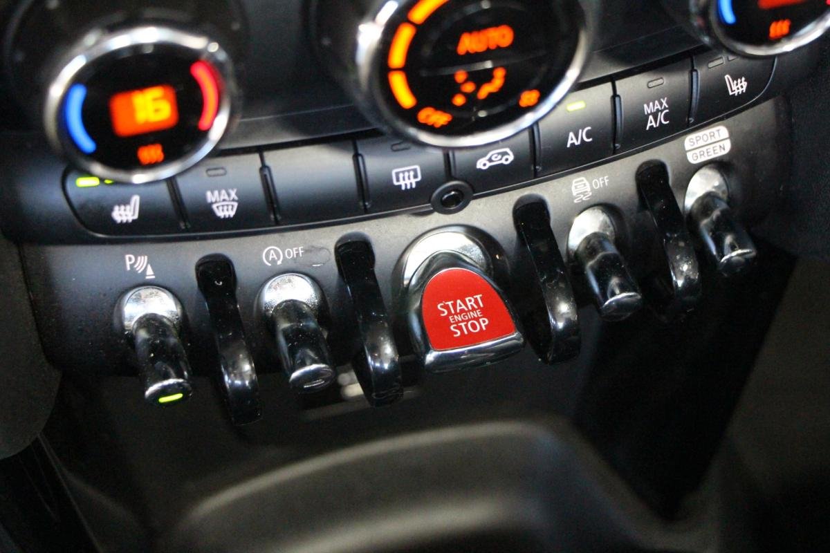 Mini Cabrio - Photo 17