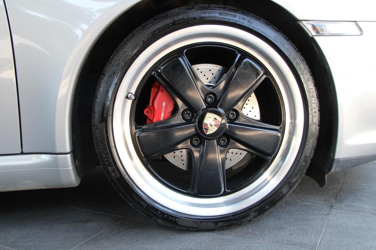 Porsche 911 - Photo 8