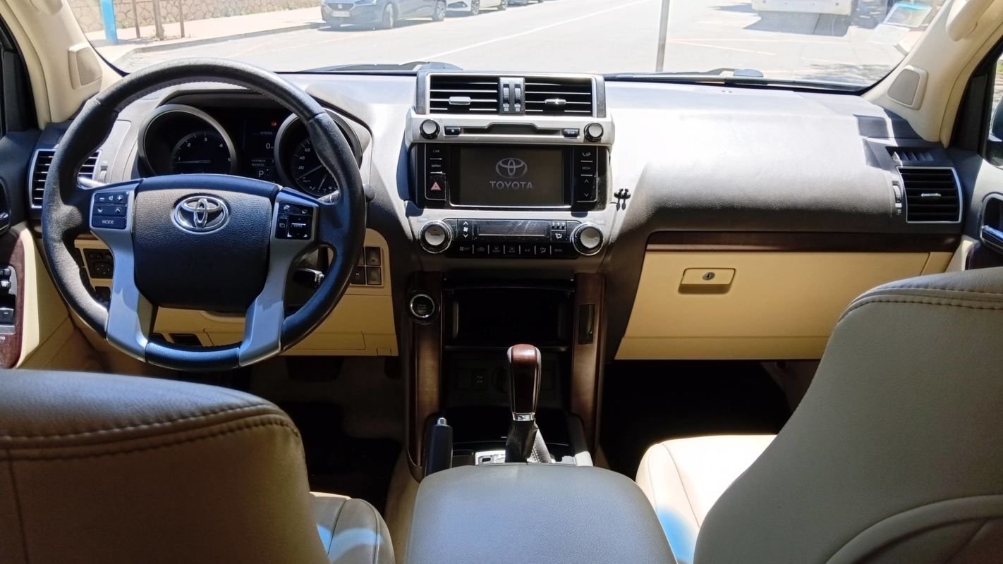 Toyota Land Cruiser - Photo 11
