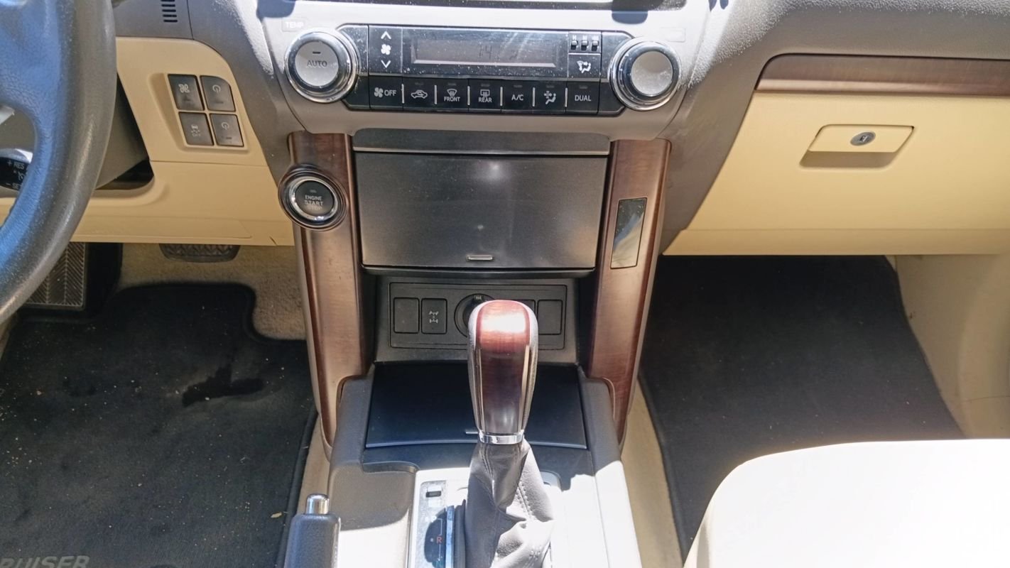 Toyota Land Cruiser - Photo 13