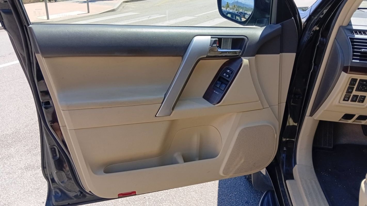 Toyota Land Cruiser - Photo 7