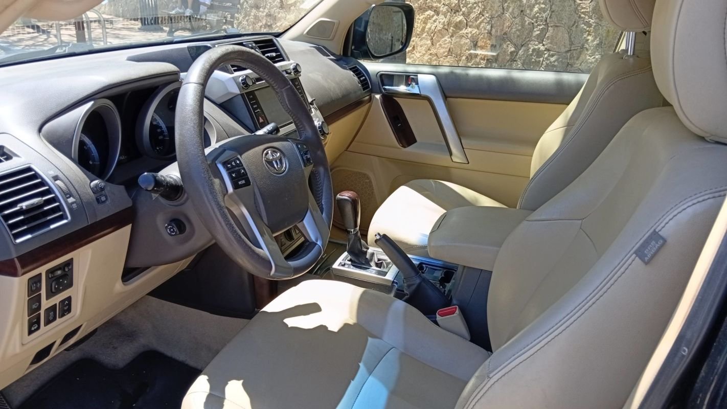 Toyota Land Cruiser - Photo 8