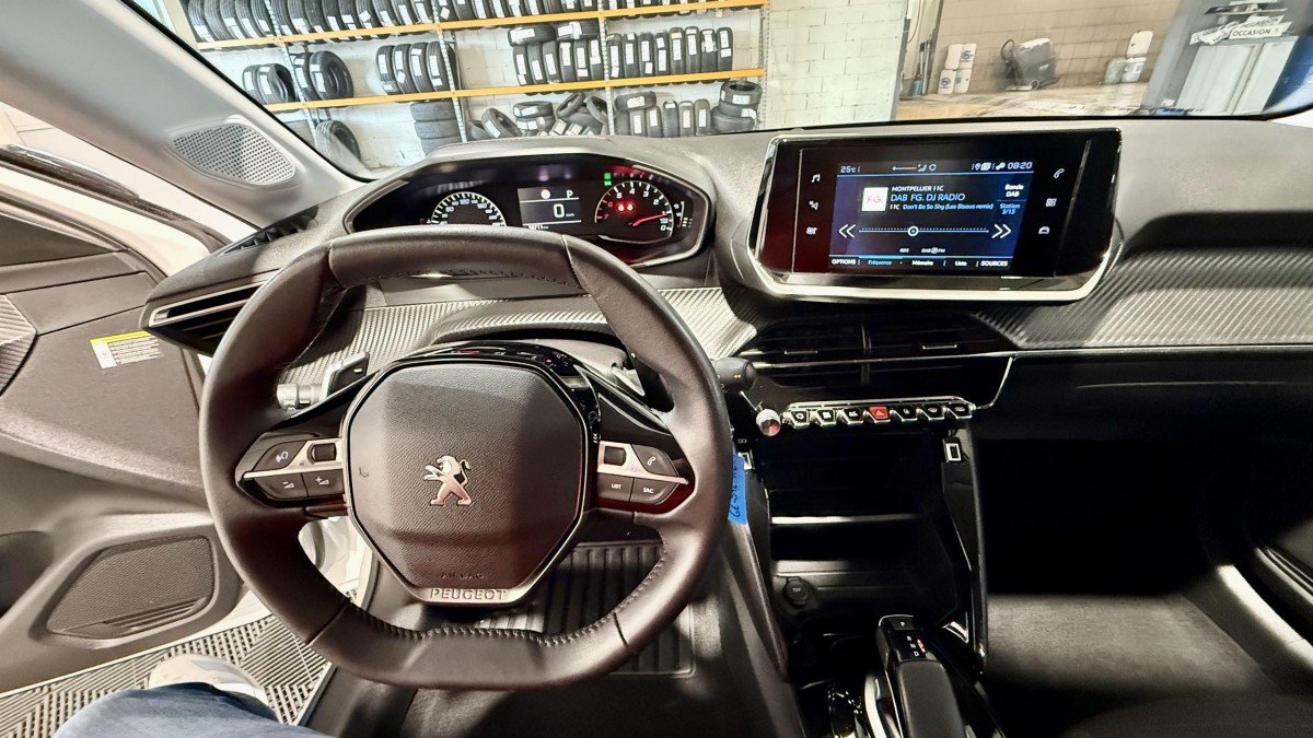Peugeot 208 - Photo 12
