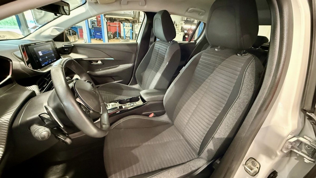 Peugeot 208 - Photo 13